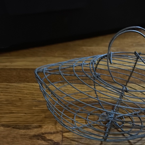 Vintage Wire Chicken Egg Basket - Picture 5 of 6